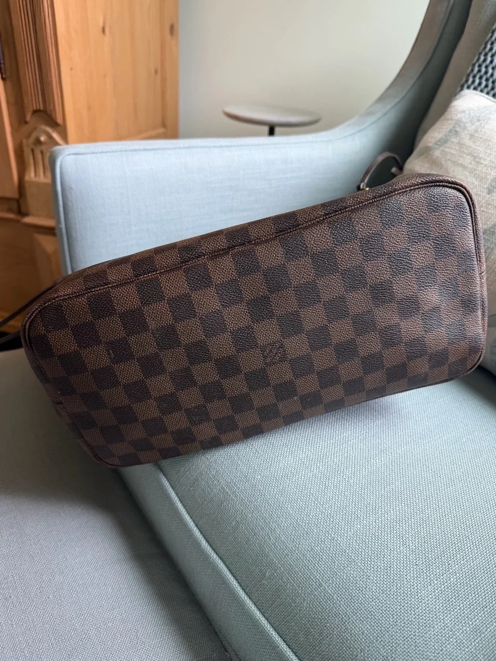 Louis Vuitton Neverfull MM (Damier Ebene with red interior) - Picture 6 of 10